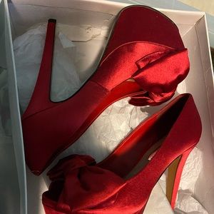 H by Halston Red Bow Heels W6